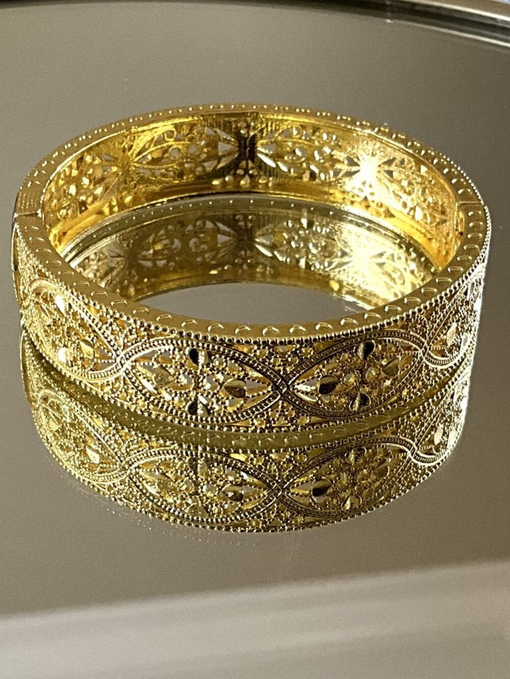 Gold Plated Filigree Pierced Hinged Bangle Bracelet Gorgeous